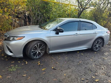 2018 Toyota Camry US Market VIII (XV70), серый, 2100000 рублей, вид 4