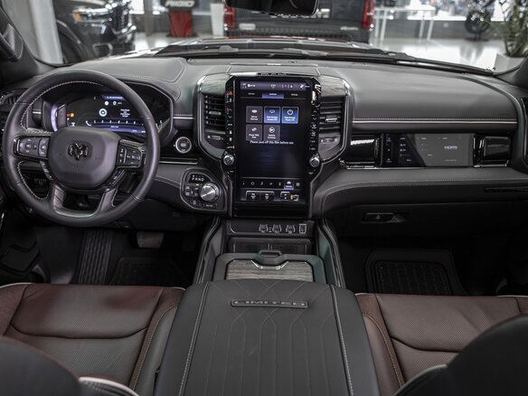 2026 Ram 1500 Crew Cab V Рестайлинг, красный - вид 27