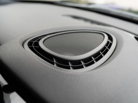 2021 Mini Hatch Cooper III (F55/F56) Рестайлинг 2, чёрный, 3790000 рублей - вид 35