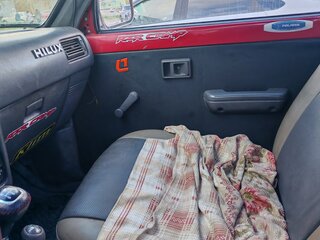 1990 Toyota Hilux V, красный, 1100000 рублей, вид 4