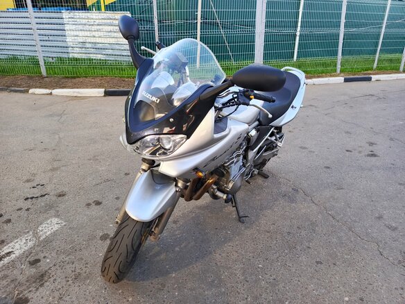 2004 Suzuki Bandit GSF 600, серебристый, 300000 рублей