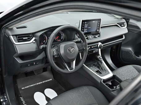 2021 Toyota RAV4 V (XA50), чёрный, 2865000 рублей, вид 5