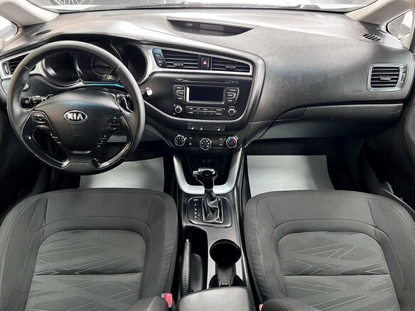 2016 Kia Ceed II Рестайлинг, серебристый, 1200000 рублей - вид 9