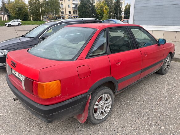 1988 Audi 80 IV (B3), красный, 100000 рублей - вид 3