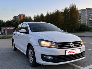 2018 Volkswagen Polo V Рестайлинг, белый, 995000 рублей, вид 2