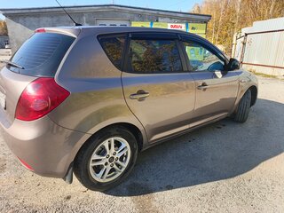 2009 Kia Ceed I, бежевый, 700000 рублей, вид 2