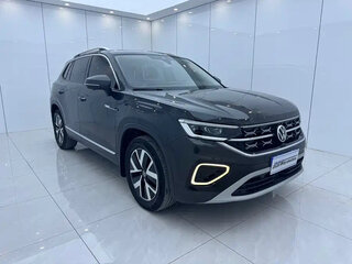 2022 Volkswagen Tayron I, чёрный, 1700000 рублей, вид 3