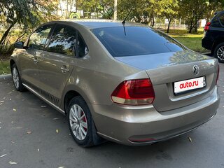2015 Volkswagen Polo V Рестайлинг, бежевый, 900000 рублей, вид 4
