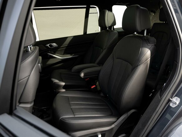 2021 BMW X7 40i I (G07), серый, 8799000 рублей - вид 12