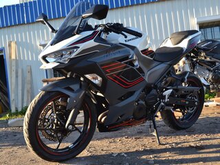 2024 Kawasaki Ninja 400, серебристый, 615000 рублей, вид 4