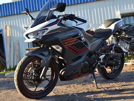 2024 Kawasaki Ninja 400, серебристый, 615000 рублей, вид 4