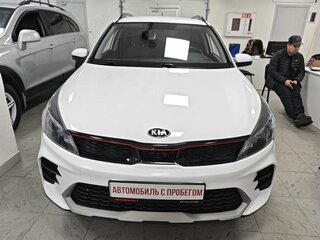 2021 Kia Rio X IV Рестайлинг, белый, 1749000 рублей, вид 3
