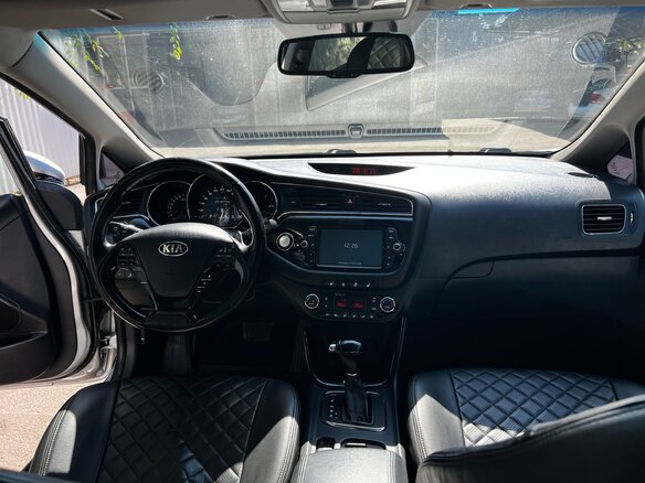 2015 Kia Ceed II Рестайлинг, серебристый, 1250000 рублей - вид 13