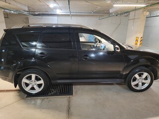 2010 Mitsubishi Outlander II Рестайлинг, чёрный, 999999 рублей, вид 3