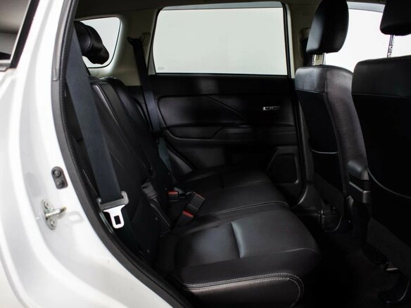 2016 Mitsubishi Outlander III Рестайлинг 2, белый - вид 13
