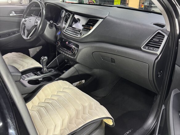 2017 Hyundai Tucson III, чёрный, 2320000 рублей - вид 9