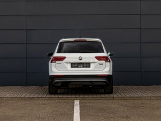 2017 Volkswagen Tiguan II, белый, 2195000 рублей, вид 5
