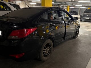 2016 Hyundai Solaris I Рестайлинг, жёлтый, 595000 рублей, вид 4