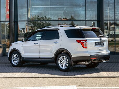 2014 Ford Explorer V, белый, 1365000 рублей, вид 4