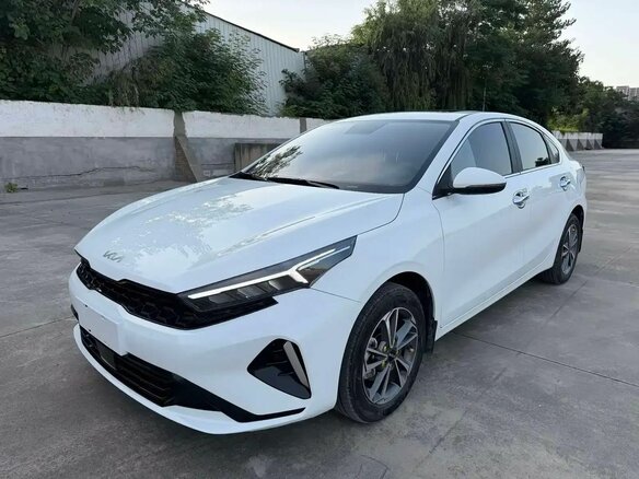 2023 Kia K3 II (China Market) Рестайлинг, белый, 1650000 рублей - вид 1