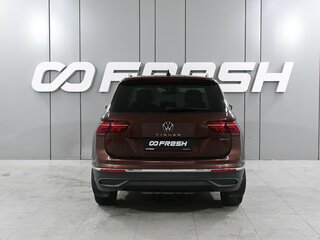 2021 Volkswagen Tiguan II Рестайлинг, коричневый, 3069000 рублей, вид 4