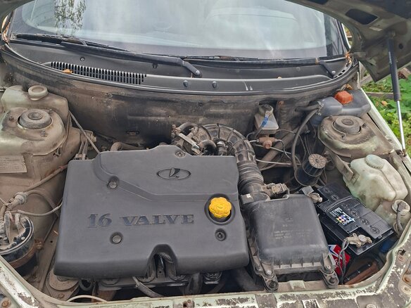 2006 Lada (ВАЗ) 2112, бежевый, 90000 рублей - вид 9