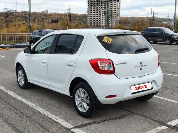 2017 Renault Sandero II, белый, 820000 рублей - вид 2