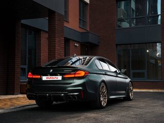 2020 BMW 5 серии M550i xDrive VII (G30/G31/G38) Рестайлинг, зелёный, 7400000 рублей, вид 3