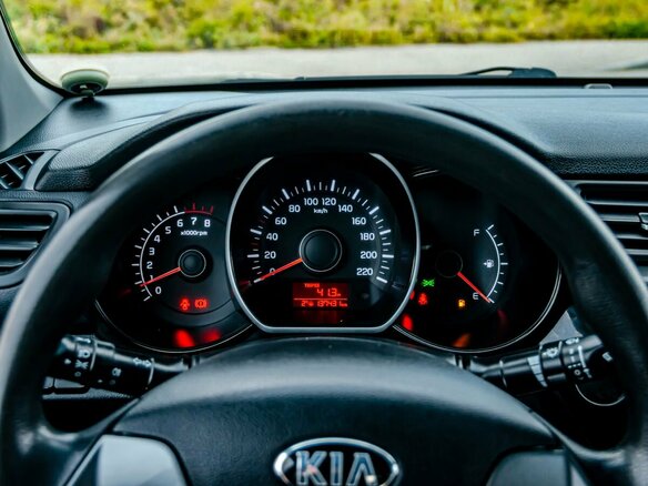 2016 Kia Rio III Рестайлинг, коричневый, 950000 рублей - вид 16