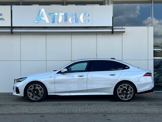 2025 BMW 5 серии Long 530Li VIII (G60/G61/G68), белый, 8590000 рублей, вид 3