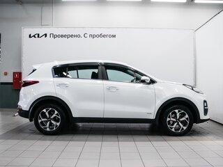 2019 Kia Sportage IV Рестайлинг, белый, 2139000 рублей, вид 5