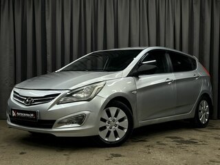 2015 Hyundai Solaris I Рестайлинг, серебристый, 559900 рублей, вид 1