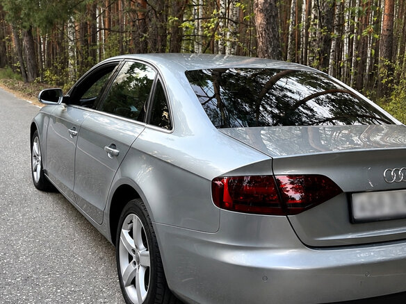 2010 Audi A4 IV (B8), серый, 1050000 рублей - вид 3