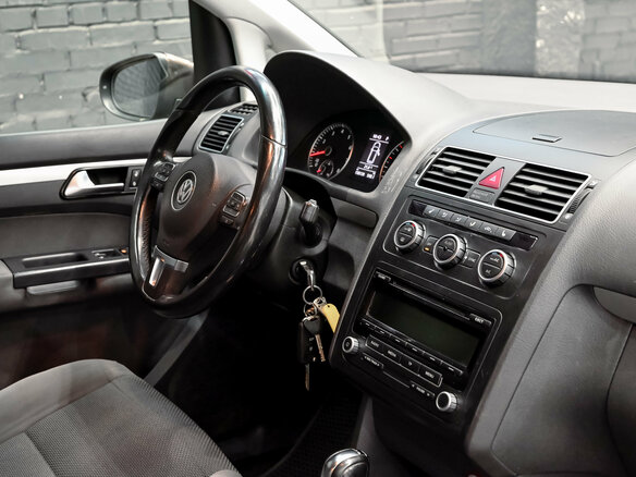 2012 Volkswagen Touran I Рестайлинг 2, коричневый, 1100000 рублей - вид 12
