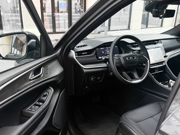 2026 Jeep Grand Cherokee V (WL) Рестайлинг, серый, 9990000 рублей - вид 13