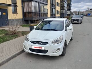 2013 Hyundai Solaris I, белый, 630000 рублей, вид 1