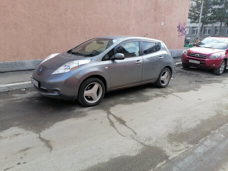 2014 Nissan Leaf (EM57) I (ZE0/AZE0), серый, 1050000 рублей, вид 3