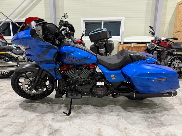 2026 Harley-Davidson CVO Road Glide, синий