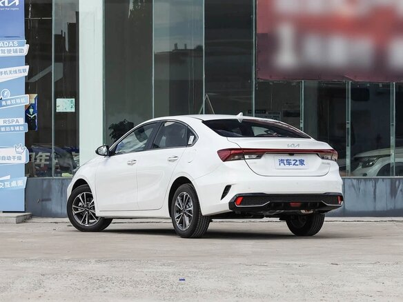 2026 Kia K3 II (China Market) Рестайлинг, белый - вид 6