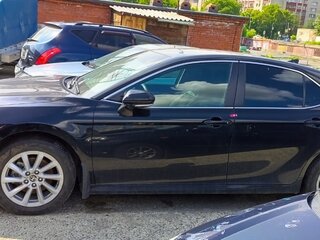 2021 Toyota Camry VIII (XV70) Рестайлинг, чёрный, 2626800 рублей, вид 3