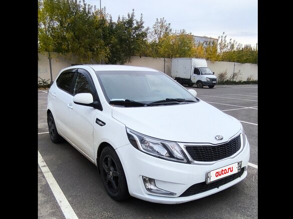 2014 Kia Rio 6-speed III, белый, 900000 рублей