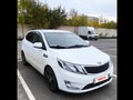 2014 Kia Rio 6-speed III, белый, 900000 рублей