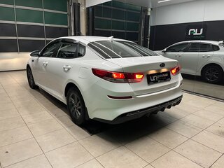 2019 Kia Optima IV Рестайлинг, белый, 1450000 рублей, вид 4