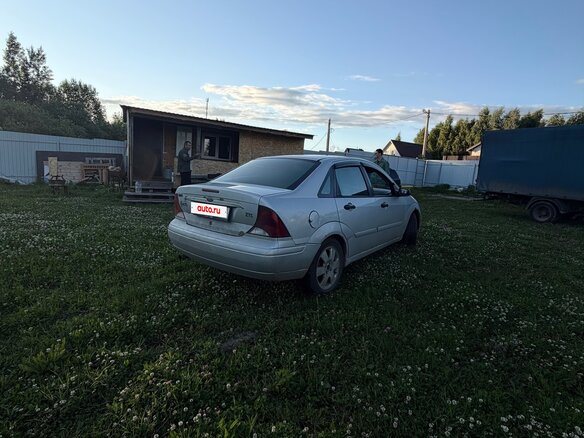 2000 Ford Focus I (North America), серебристый - вид 2