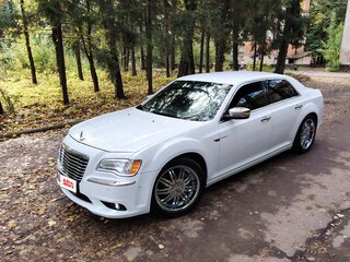 2012 Chrysler 300C II, белый, 1800000 рублей, вид 1