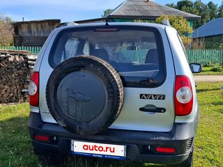 2011 Chevrolet Niva I Рестайлинг, серебристый, 440000 рублей, вид 4