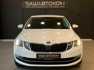 2018 Skoda Octavia III (A7) Рестайлинг, белый, 1880000 рублей, вид 3