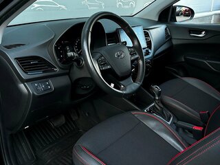 2022 Hyundai Solaris II Рестайлинг, чёрный, 1630600 рублей, вид 5