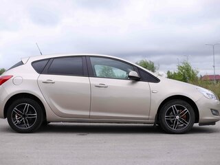2011 Opel Astra J, бежевый, 630000 рублей, вид 4