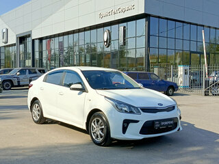 2017 Kia Rio IV, белый, 855000 рублей, вид 3